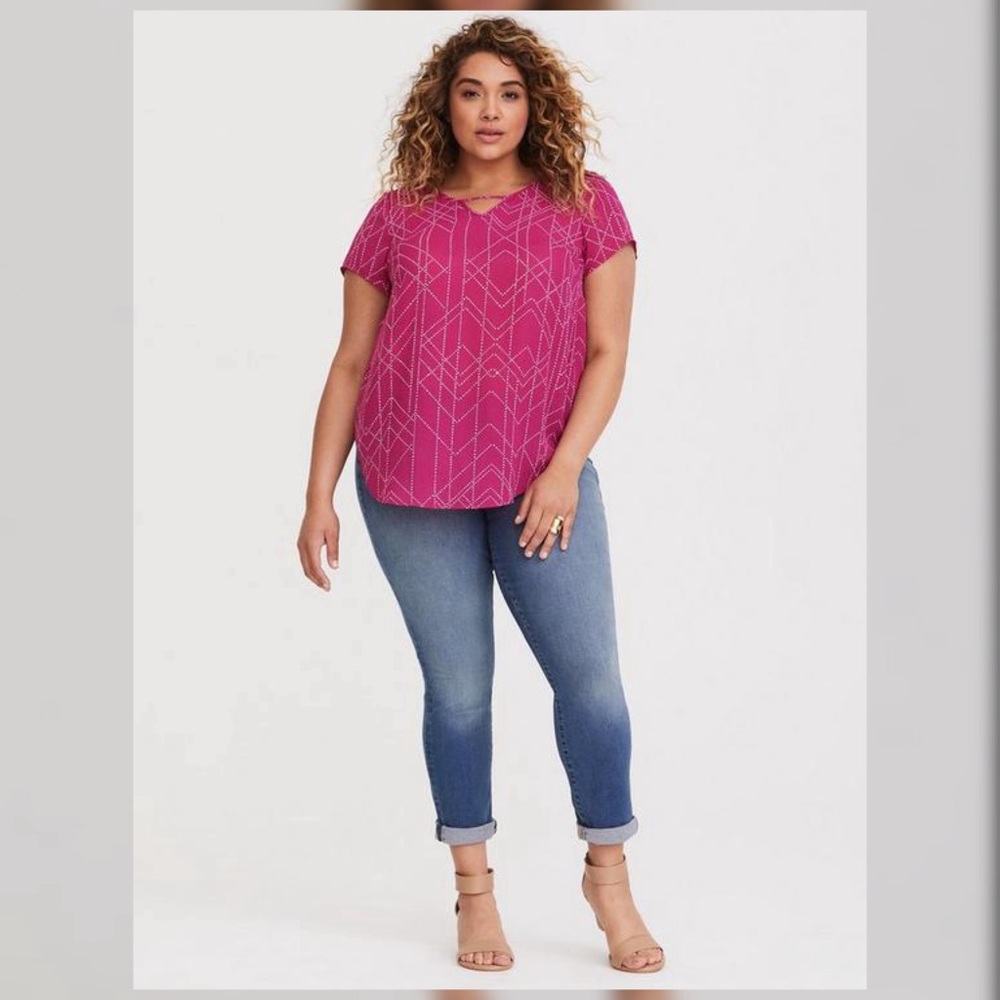TORRID • Keyhole Front Dot Pattern Georgette Top